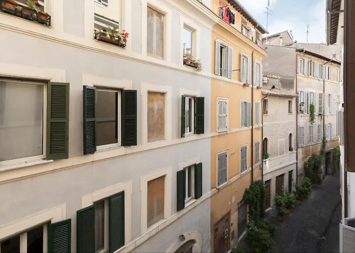 Blooms Your Retreat In Campo De Fiori *