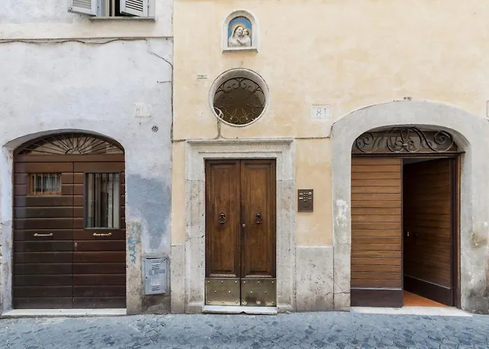 Blooms Your Retreat In Campo De Fiori *