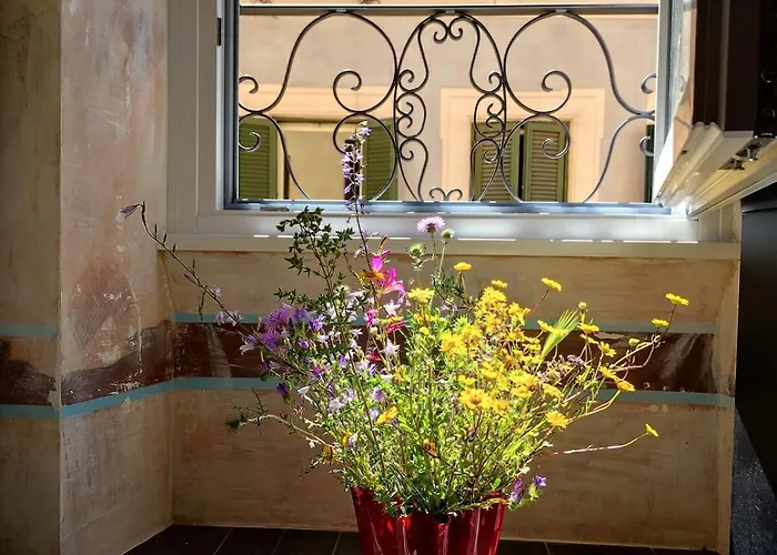 Blooms Your Retreat In Campo De Fiori