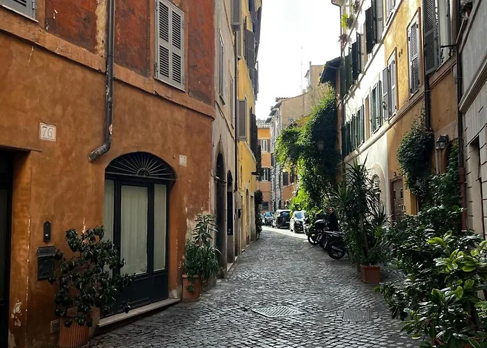 Blooms Your Retreat In Campo De Fiori *