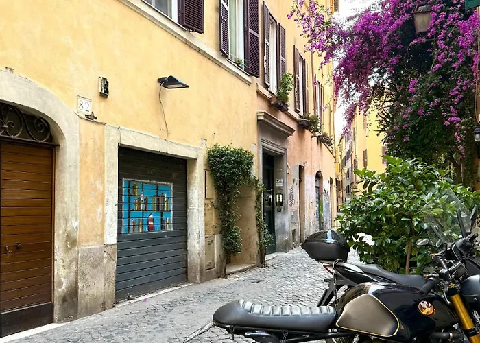 Blooms Your Retreat In Campo De Fiori